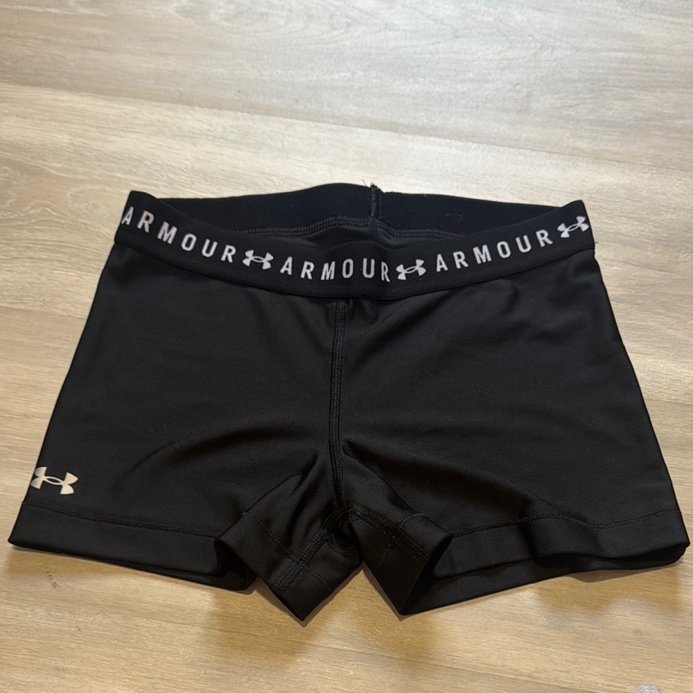 Under Armour black shorts size medium